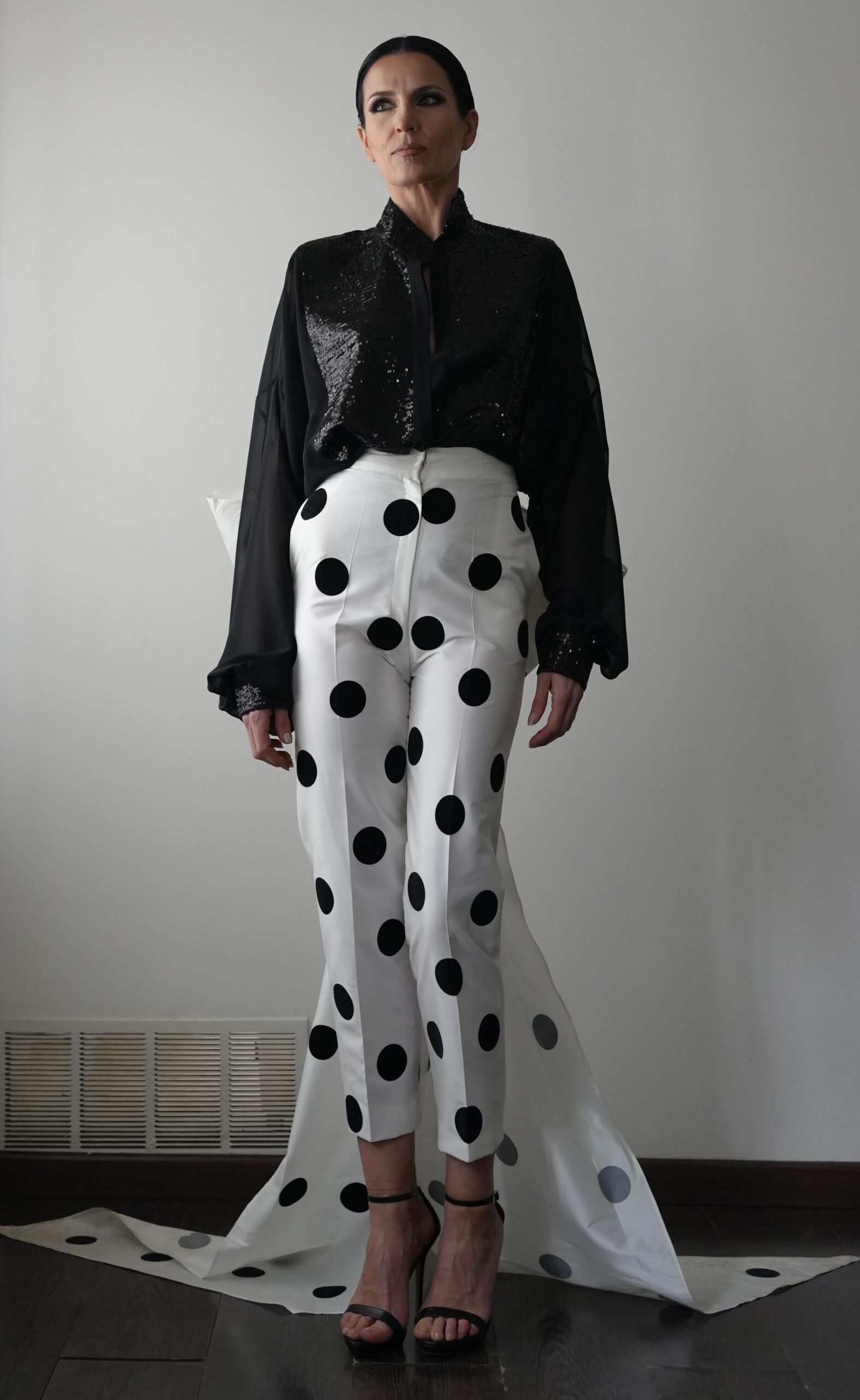 233-Straight-polka-dot-pants-with-extra-large-bow-1.jpg