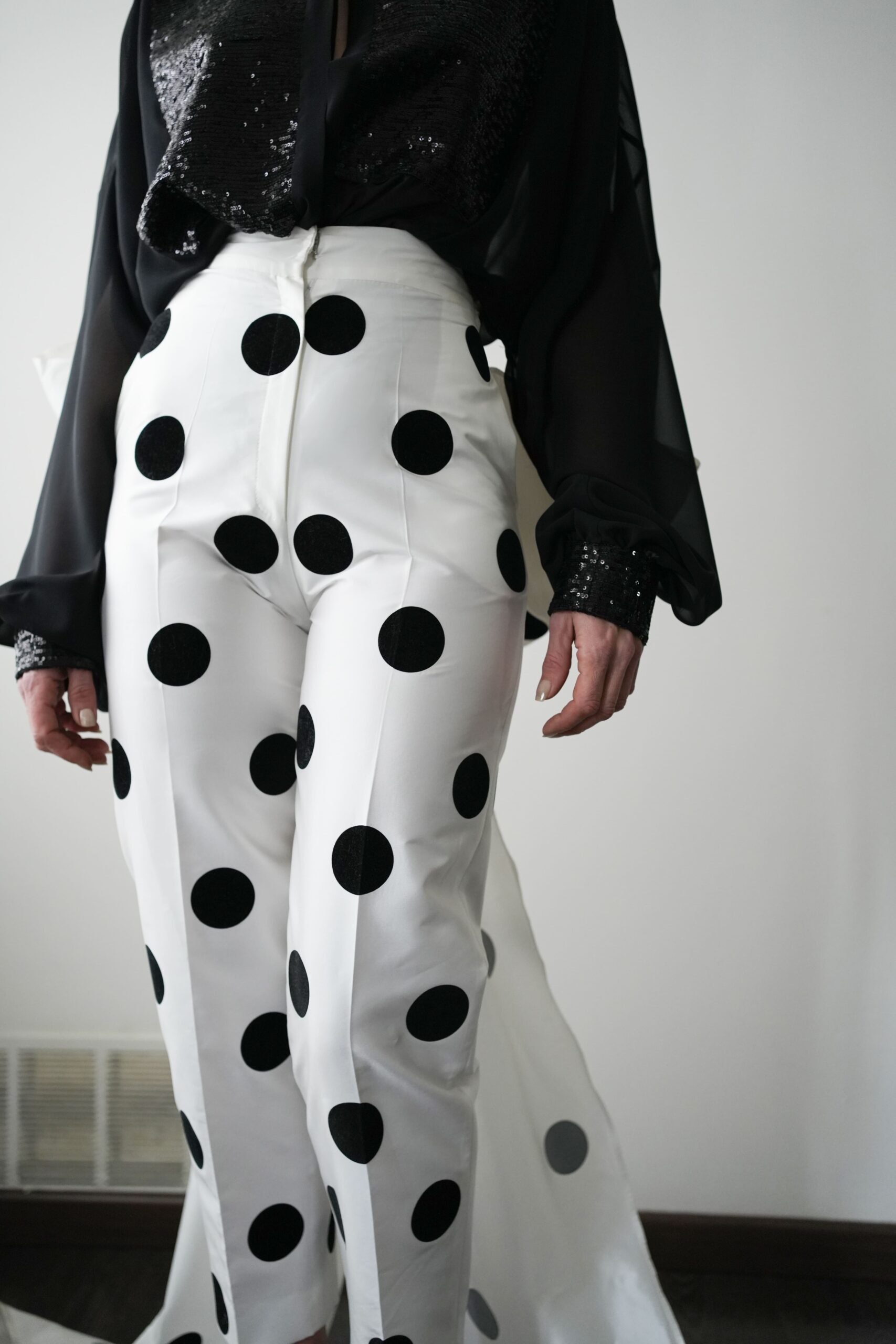 234-Straight-polka-dot-pants-with-extra-large-bow-1.jpg