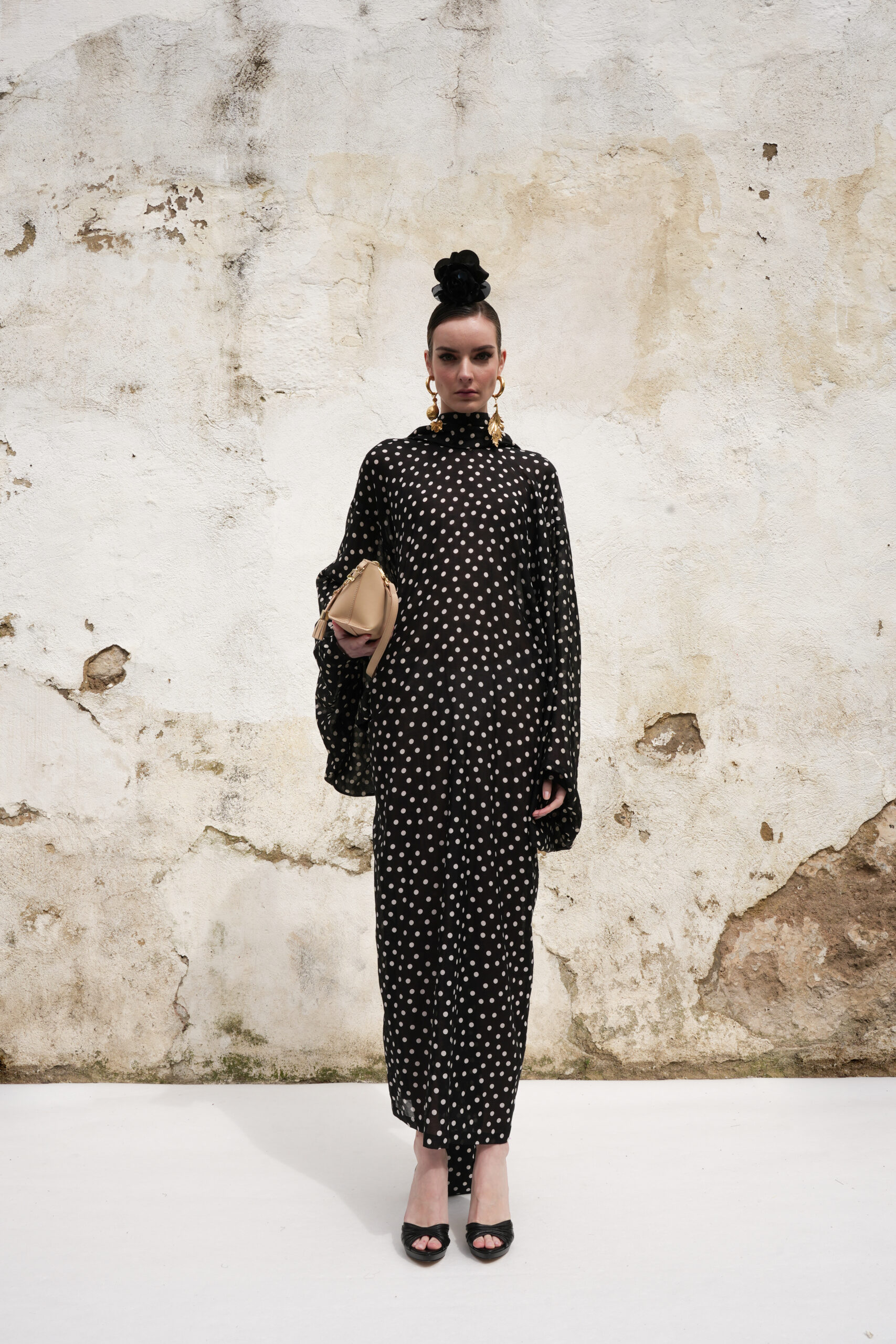 Vestido caftan escote espalda bufanda