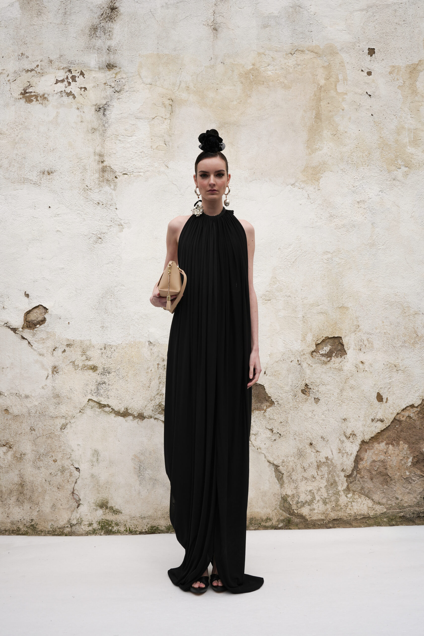 Vestido gasa punto negro halter